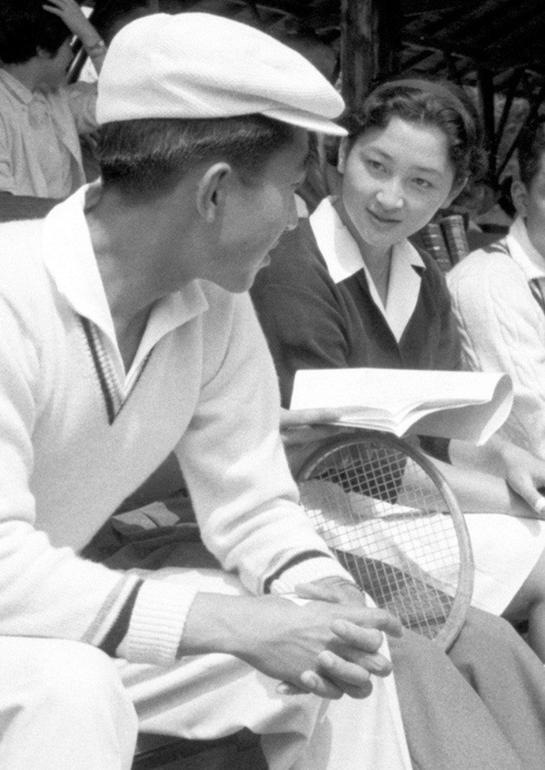 Hơn 60 năm trước, từng có chàng Thái tử Nhật Bản dám cãi lời bố mẹ, quyết cưới vợ thường dân rồi tự vẽ nên chuyện cổ tích khó tin-2