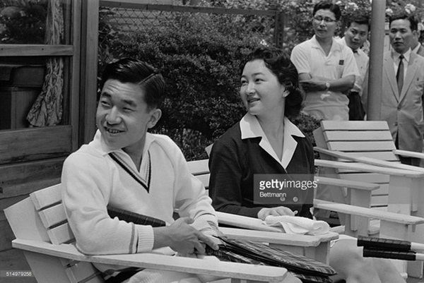 Hơn 60 năm trước, từng có chàng Thái tử Nhật Bản dám cãi lời bố mẹ, quyết cưới vợ thường dân rồi tự vẽ nên chuyện cổ tích khó tin-4
