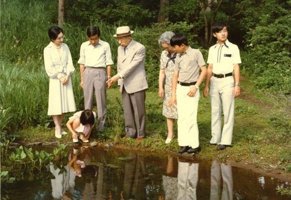Hơn 60 năm trước, từng có chàng Thái tử Nhật Bản dám cãi lời bố mẹ, quyết cưới vợ thường dân rồi tự vẽ nên chuyện cổ tích khó tin-13
