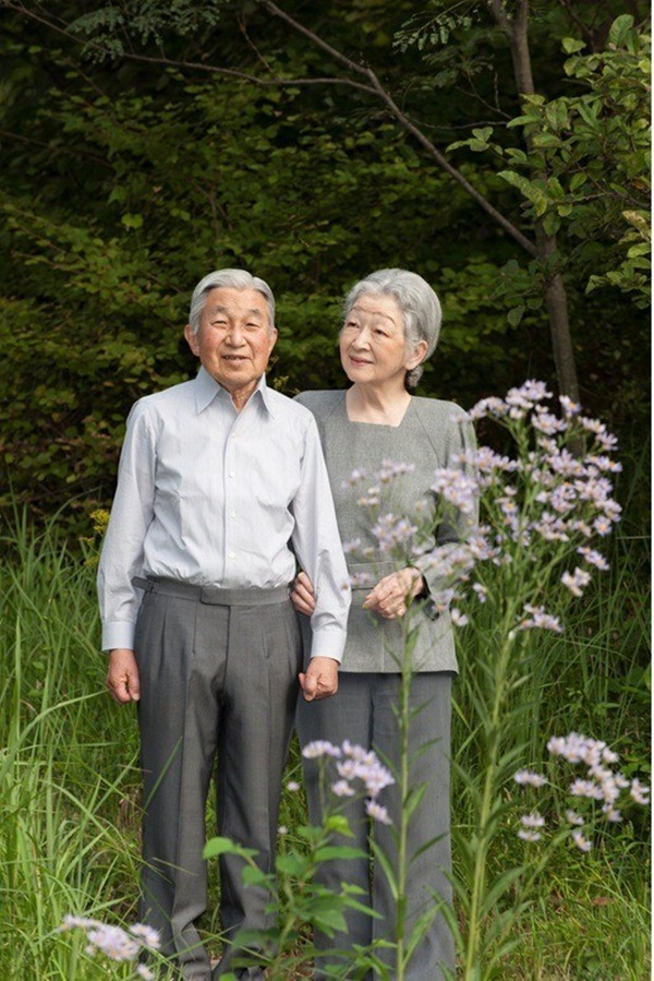 Hơn 60 năm trước, từng có chàng Thái tử Nhật Bản dám cãi lời bố mẹ, quyết cưới vợ thường dân rồi tự vẽ nên chuyện cổ tích khó tin-19
