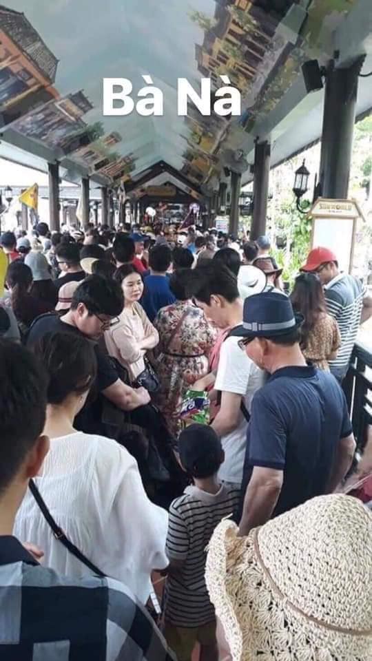 Bãi biển Sầm Sơn nhìn từ trên cao không chỗ trống, đường đi Cát Bà - xe xếp hàng dài dằng dặc dịp lễ-1