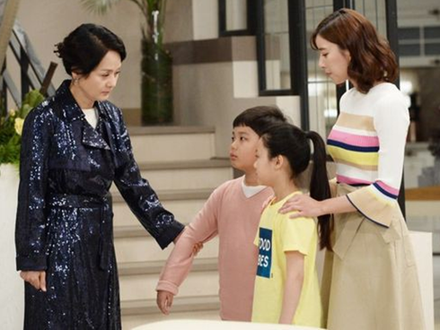 Nàng dâu ở nước ngoài kể chuyện mẹ chồng chăm đẻ mổ: Rác sinh hoạt 5 ngày không đổ, quần áo bẩn chất cao thành núi-4