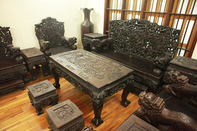 Tuyệt tác bộ bàn ghế gỗ trắc 17 món giá hơn 6 tỷ đồng của đại gia Hà Nội-2