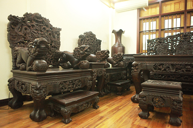 Tuyệt tác bộ bàn ghế gỗ trắc 17 món giá hơn 6 tỷ đồng của đại gia Hà Nội-3