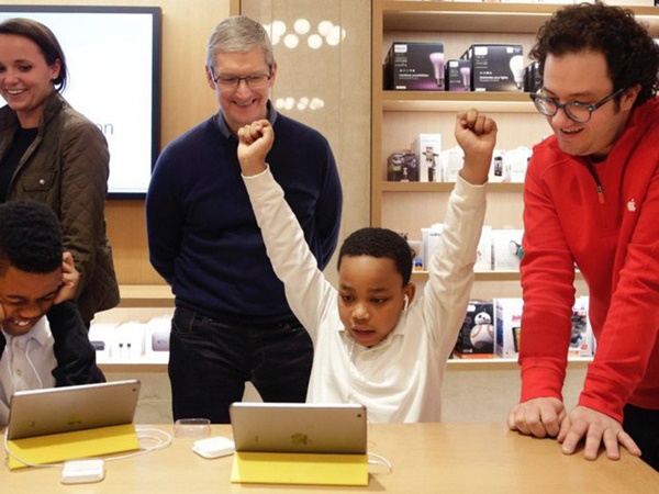 Điều hành Apple nghìn tỷ USD, CEO Tim Cook vẫn mua đồ lót giảm giá, muốn quyên hết tiền sau khi trả học phí cho cháu trai-4