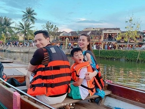 Hà Hồ ngầm đáp trả tin đồn đang mang thai do lộ vòng hai lùm xùm?-8