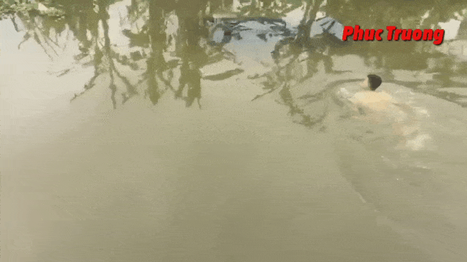 Ô tô con chìm nghỉm dưới sông, nữ tài xế ướt sũng đứng trên bờ gây chú ý-5