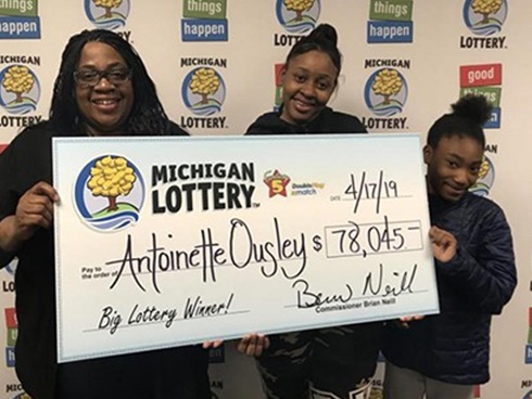 Cụ ông 94 tuổi suýt vứt tấm vé độc đắc 151 tỷ vào sọt rác-2