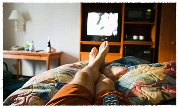 Nàng dâu ở nước ngoài kể chuyện mẹ chồng chăm đẻ mổ: Rác sinh hoạt 5 ngày không đổ, quần áo bẩn chất cao thành núi-1