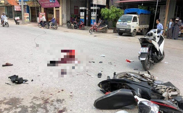 Va chạm với xe máy SH trong đoàn rước dâu, 2 cha con tử vong ở Thái Bình-1