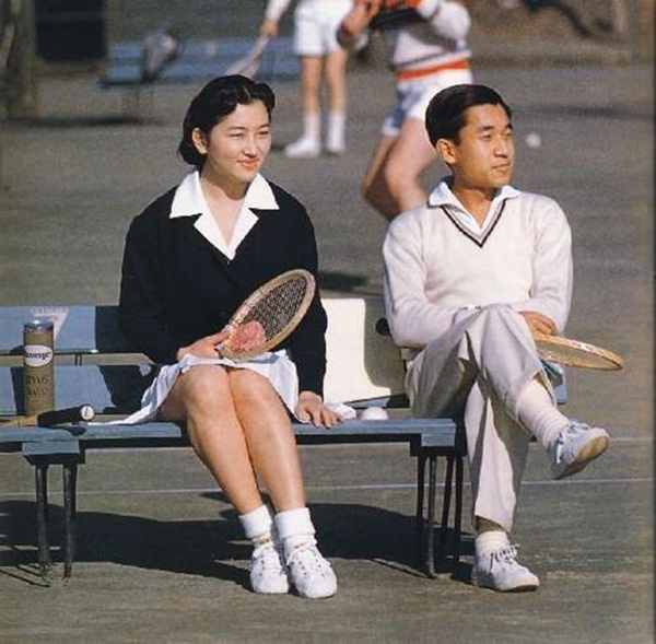 Con đường trở thành mẫu nghi thiên hạ” của Hoàng hậu Nhật Bản Michiko và con dâu Masako: Chứa đầy máu và nước mắt cùng góc khuất đáng sợ ít ai biết-1