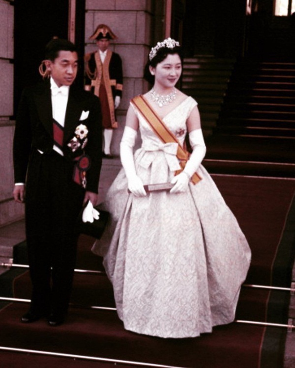 Con đường trở thành mẫu nghi thiên hạ” của Hoàng hậu Nhật Bản Michiko và con dâu Masako: Chứa đầy máu và nước mắt cùng góc khuất đáng sợ ít ai biết-2