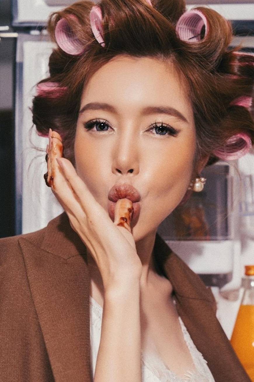 Chỉ là chụp ảnh với đồ ăn, mẹ 2 con Elly Trần cũng khoe 3 vòng nóng bỏng hết cỡ-5