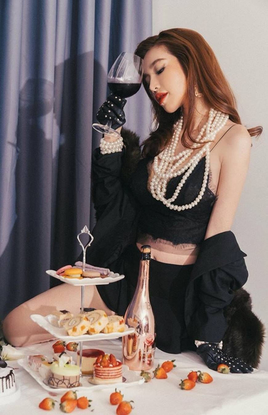 Chỉ là chụp ảnh với đồ ăn, mẹ 2 con Elly Trần cũng khoe 3 vòng nóng bỏng hết cỡ-8