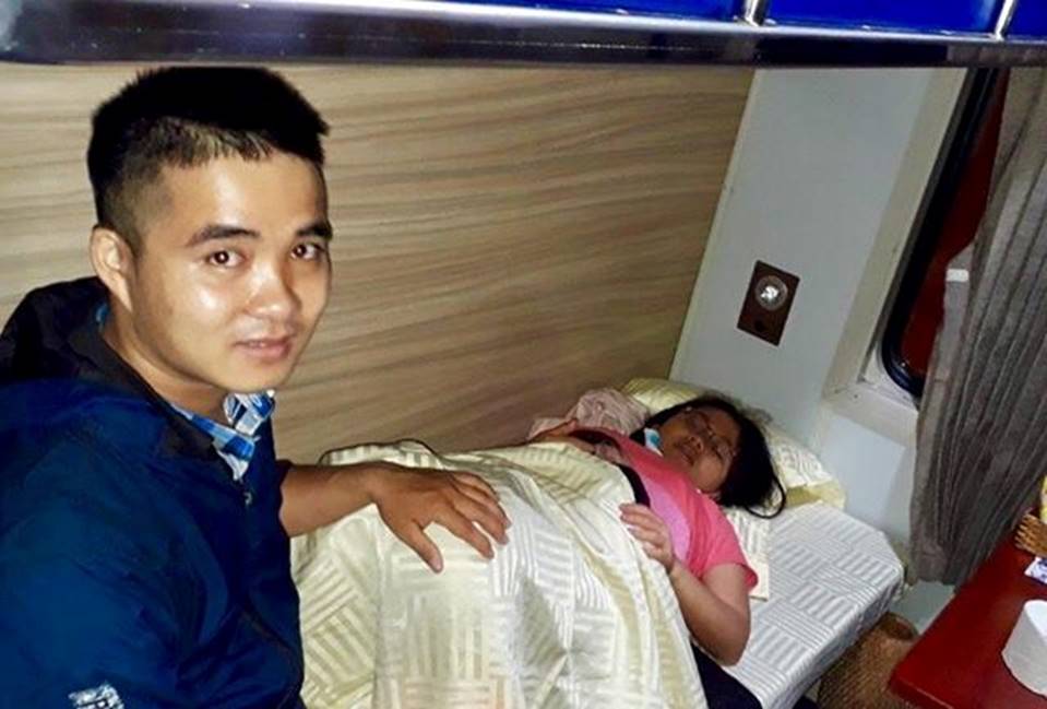 Nữ hành khách sinh bé gái trên tàu SE4 trong ngày nghỉ lễ 30/4-1