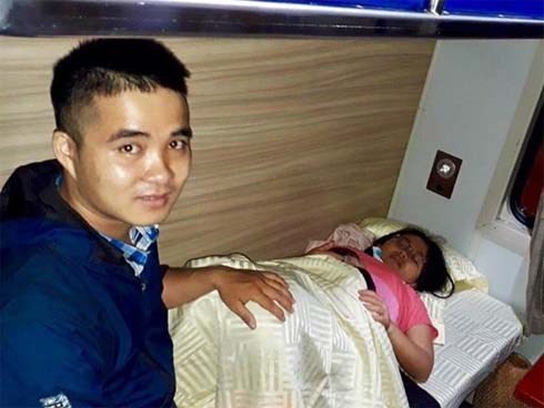 Nữ hành khách sinh bé gái trên tàu SE4 trong ngày nghỉ lễ 30/4