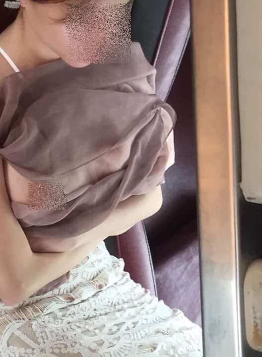 Đi xe giường nằm gặp khách nữ tầng dưới mặc váy ren, chàng trai nóng 40 độ vì vô tình thấy cô hở hết cả ngực-3