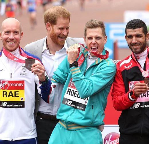 Thái độ bất ngờ của Hoàng tử Harry trong sự kiện mới nhất đã vô tình tiết lộ về em bé Sussex, con đầu lòng của cặp đôi-1