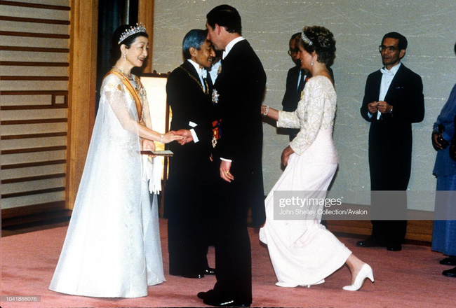 Hôm nay Nhật hoàng Akihito chính thức thoái vị, cùng nhìn lại những khoảnh khắc không thể nào quên khi ông đăng quang 30 năm trước-6