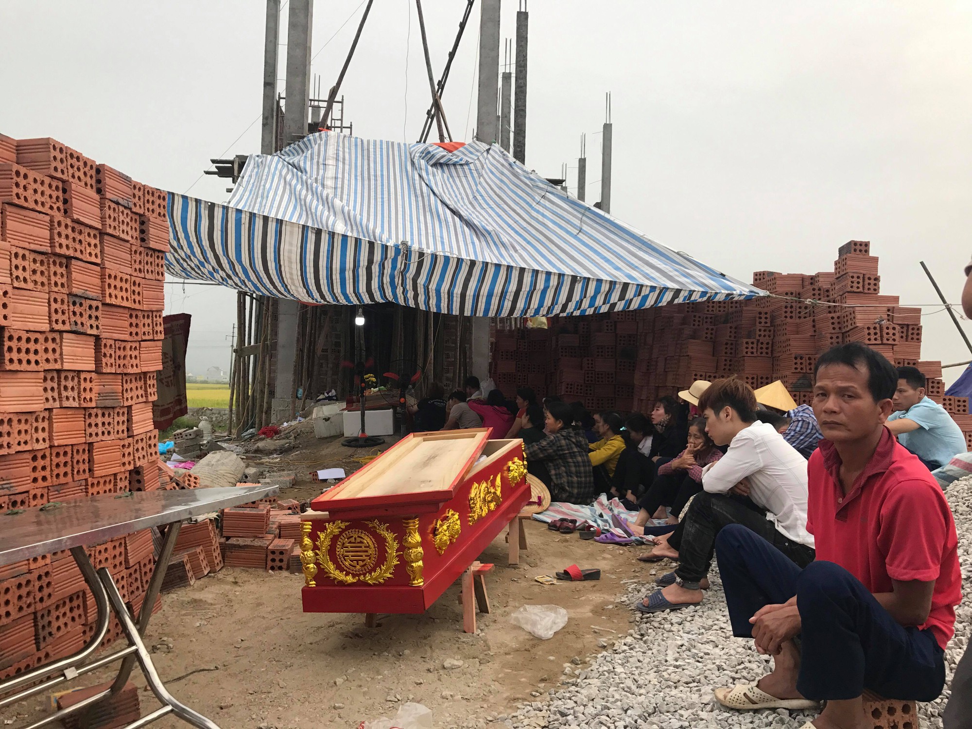 Gia đình nạn nhân mang quan tài đến nhà chủ nợ bắt đền vì bị đánh chết: Tạm giữ hình sự đối tượng-1