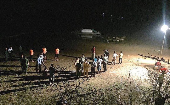 Vụ 3 học sinh bị đuối nước: 2 thi thể cháu bé trôi hơn 1km-1