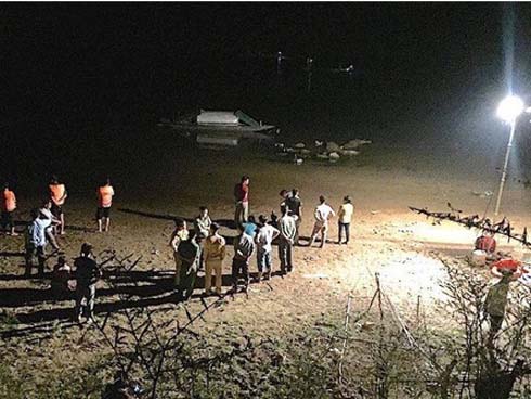 Đà Nẵng: 3 nam sinh bị đuối nước trong lúc tắm biển, 1 người mất tích-7