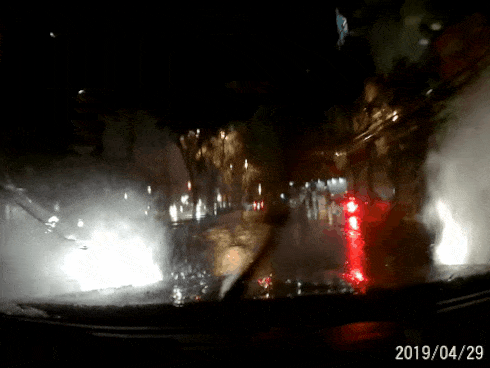 Hà Nội phố cũng như sông, dân tình ca thán vì nghỉ lễ chỉ ở nhà... ngắm mưa to, lụt lội-3