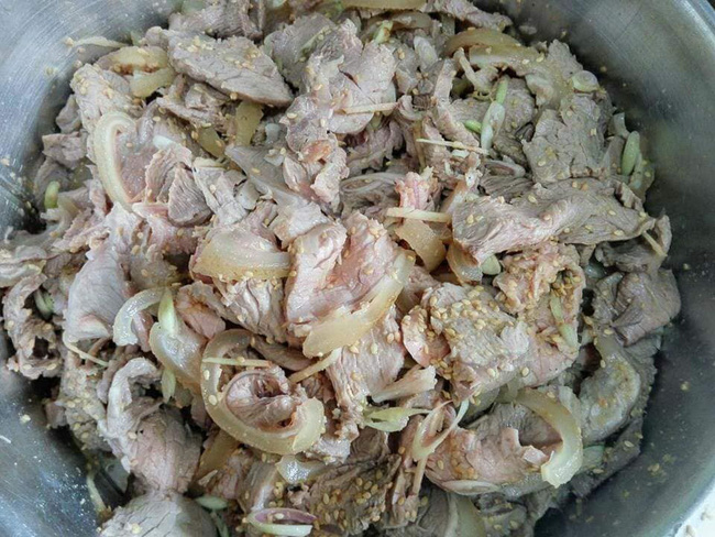 Lần đầu ra mắt bạn gái đã ôm bụng nôn thốc nôn tháo, bố mẹ vội vàng giục cưới nhưng sự thật lại trớ trêu thế này-2