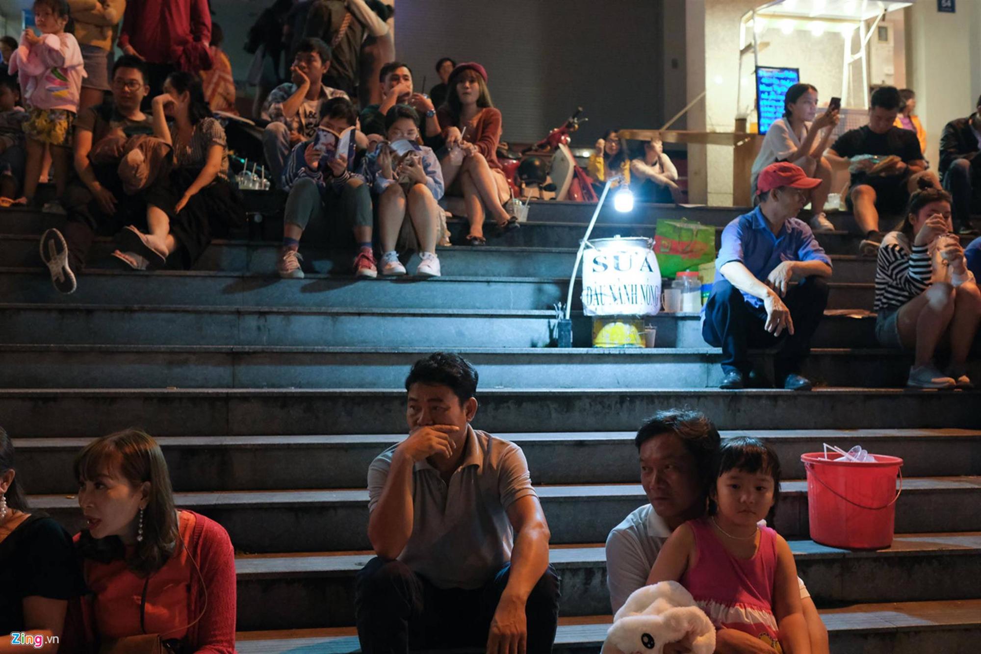 Cảnh người ngắm người ở các điểm đến nổi tiếng của Đà Lạt-6