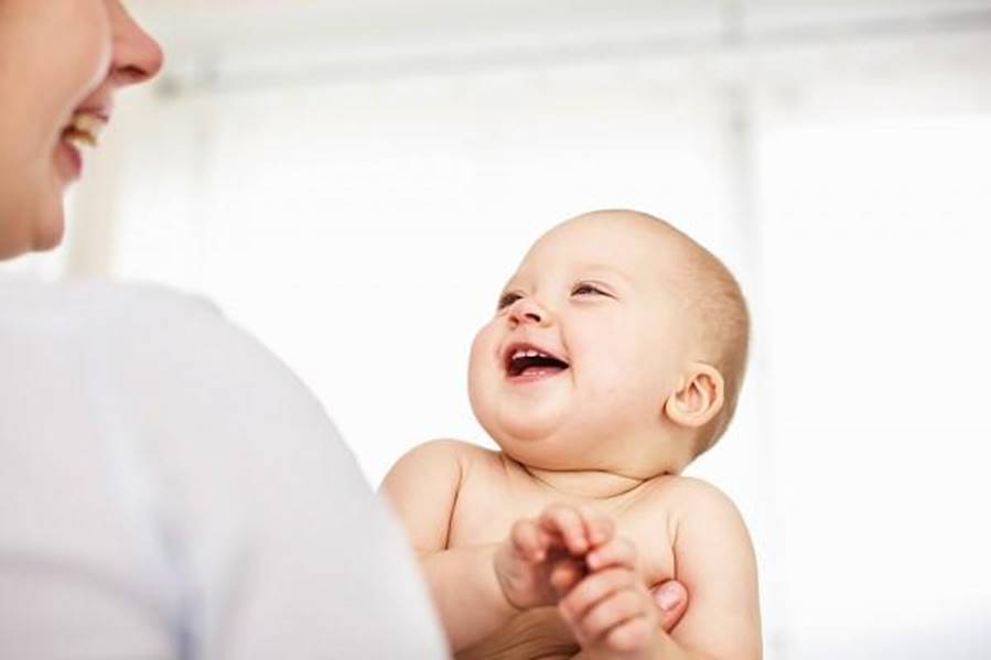 3 tình huống trẻ sơ sinh bật cười cho thấy bé có IQ cực cao, thông minh hơn người-2