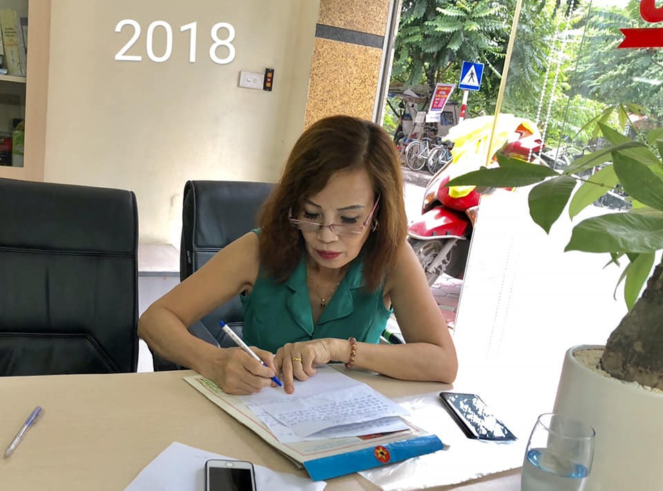 Cưới chưa tròn năm, cô dâu 62 tuổi tiết lộ đã viết di chúc chia tài sản, chồng trẻ kém 36 tuổi không có phần?-1