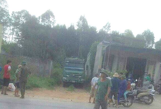 Chủ nhà tá hỏa phát hiện người đàn ông chết dưới gầm xe-1