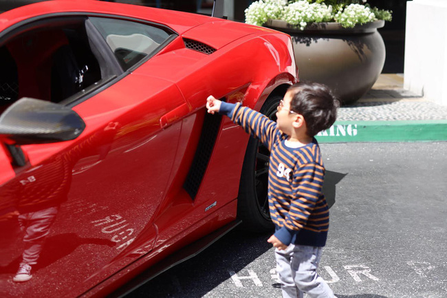 Mới 2 tuổi, con trai Đan Trường đã sở hữu thú vui xa xỉ của hội con nhà giàu-3