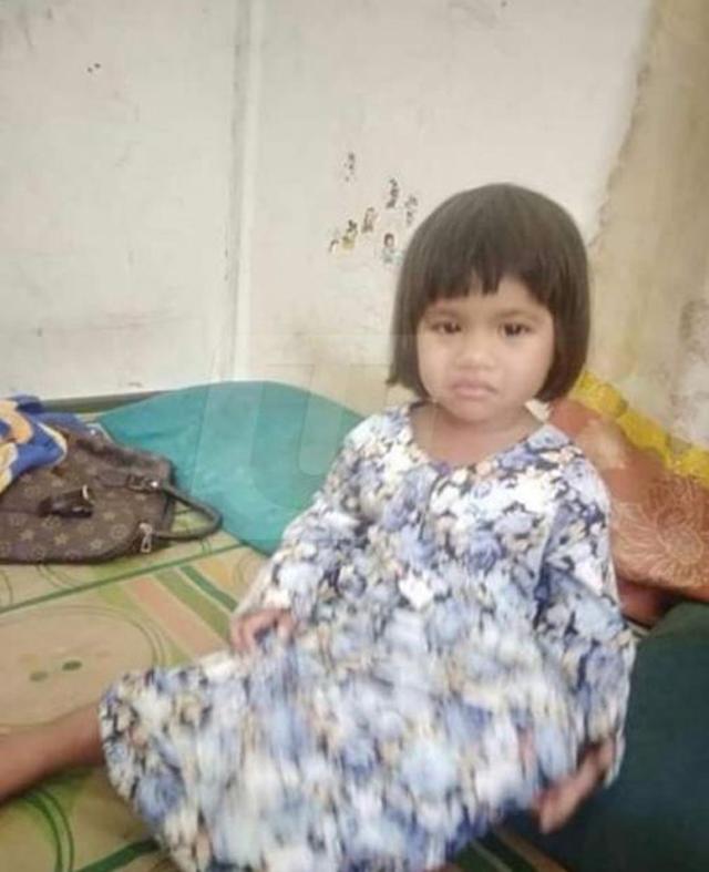 Mải cho con nhỏ bú, mẹ chết lặng với cảnh tượng trong phòng tắm-1