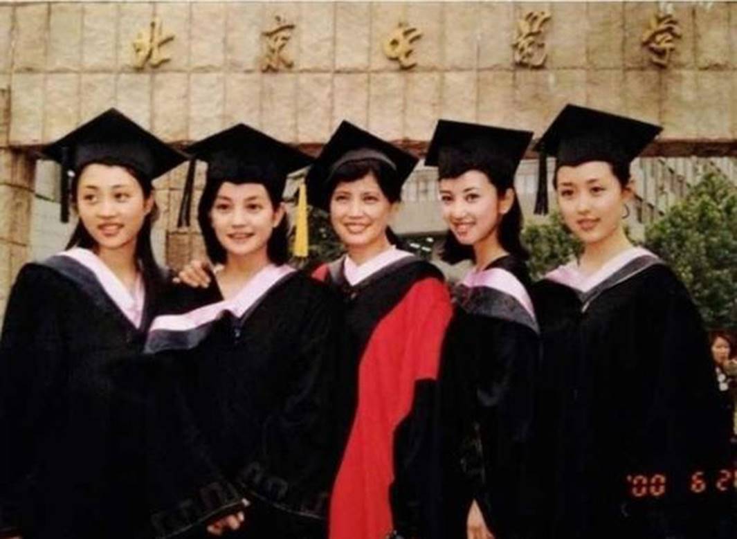 Loạt ảnh Triệu Vy hồi mới đôi mươi đúng là khiến lòng người xốn xang khi ngắm nhìn-11