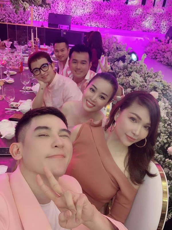 Ngọc Trinh cùng dàn mỹ nhân Vbiz nổi bật nhưng chưa chiếm spotlight bằng con gái tròn 1 tuổi trong đám cưới Lê Hà-10