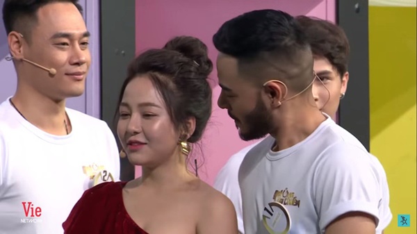 Hot girl Trâm Anh ngại ngùng khi được hôn vào tai: Tim tôi như đập ra ngoài”-3