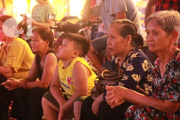 Ngắm nhìn màn bắn pháo hoa, người dân khắp cả nước chào mừng Ngày giải phóng miền Nam 30/4-33