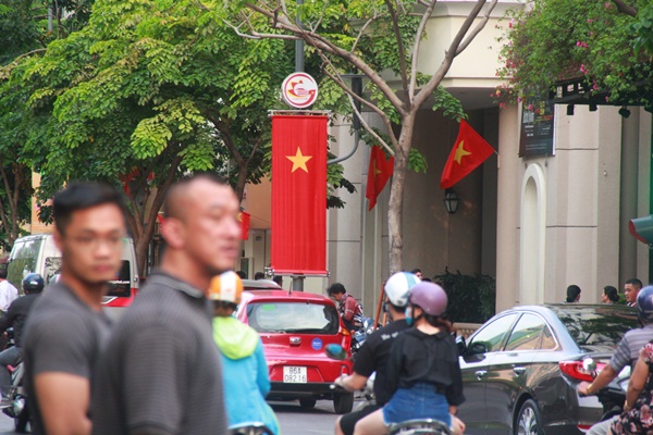 Ngắm nhìn màn bắn pháo hoa, người dân khắp cả nước chào mừng Ngày giải phóng miền Nam 30/4-41