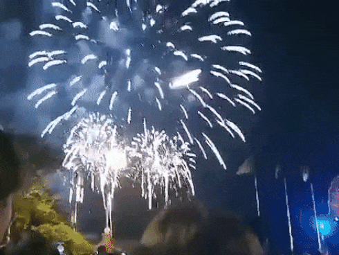 Khoảnh khắc bầu trời Sài Gòn rực sáng trong màn trình diễn pháo hoa tuyệt đẹp mừng lễ Quốc khánh 2/9-21