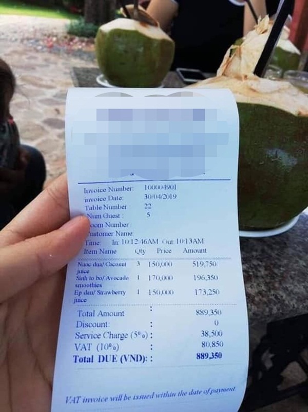 Đi biển chơi tưởng sung sướng, khổ chủ méo mặt trả gần 1 triệu cho 5 phần nước: Dừa 150k/quả, sinh tố 170k/ly-2