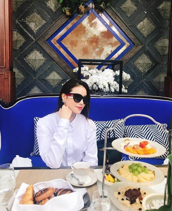 Trời nóng đổ lửa khiến Phạm Hương ở tận Mỹ cũng phải liên tục... khoe thân nóng bỏng-10