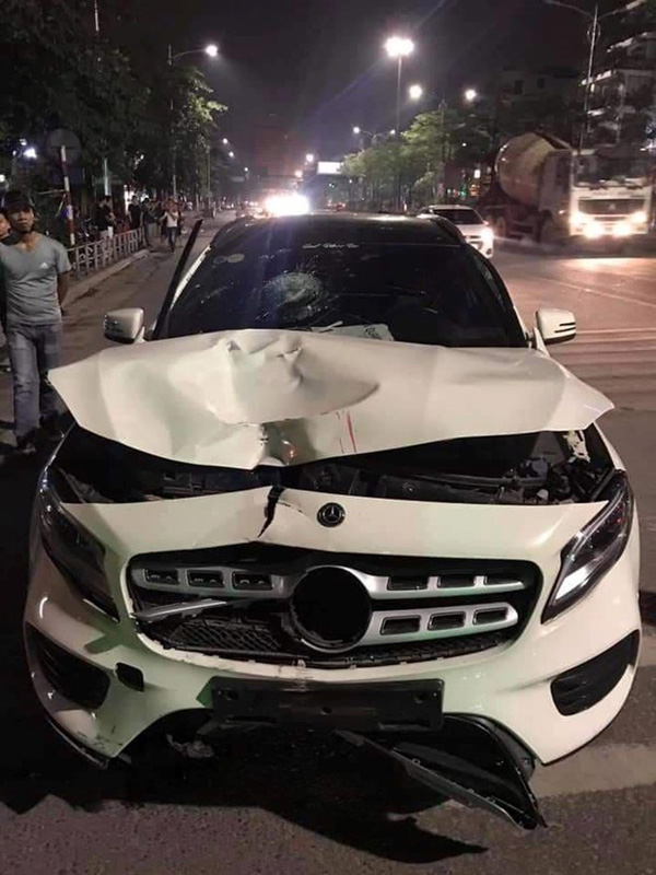 Hà Nội: Tài xế xe Mercedes lái xe bỏ chạy sau khi gây tai nạn trong hầm Kim Liên khiến 2 người phụ nữ tử vong-1