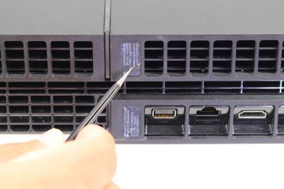 Tiết lộ mánh khoé gây sốc của các nhà sản xuất để ngăn bạn tự sửa thiết bị của mình-1