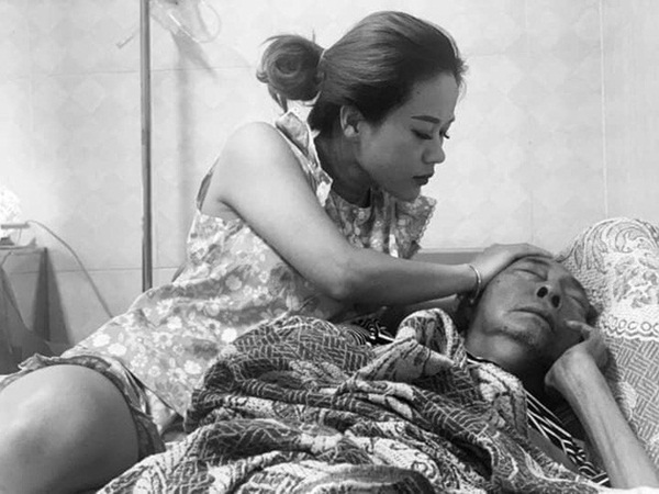 Nghệ sĩ Lê Bình những ngày cuối cùng trên giường bệnh: Hoại tử thân dưới, đau đớn cười trong nước mắt-1