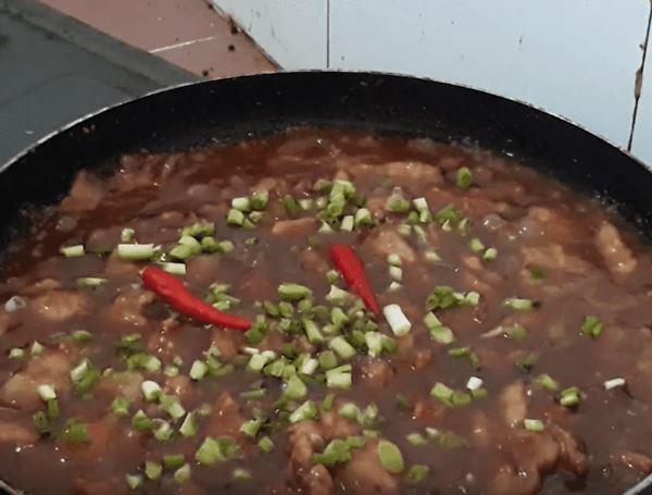 2 cách làm thịt kho mắm ruốc ngon ai cũng mê-2