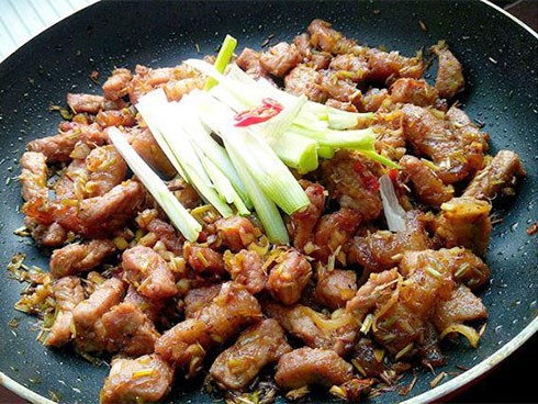 2 cách làm thịt kho mắm ruốc ngon ai cũng mê
