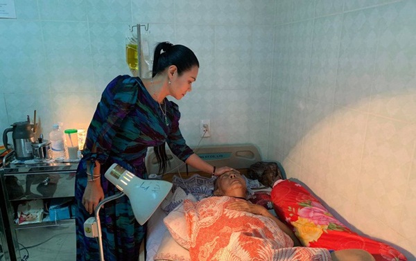 Nghệ sĩ Lê Bình những ngày cuối cùng trên giường bệnh: Hoại tử thân dưới, đau đớn cười trong nước mắt-3