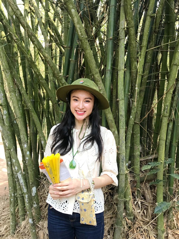 Sao nữ Việt đua nhau mặc sexy đi biển, Angela Phương Trinh khác biệt-2