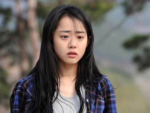 Khinh thường mẹ chồng nghèo khó, tôi bất ngờ khi được bà cho nửa tỷ để mua chung cư và sự thật đau lòng